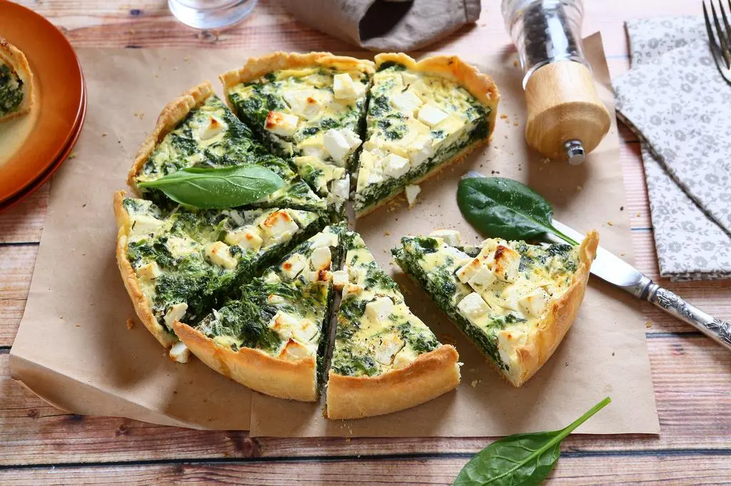 Quiche z serem, bobem i szpinakiem – przepis