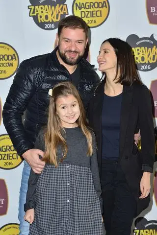 Tomasz Karolak z Violą Kołakowską i ich córką Leną w 2016 roku