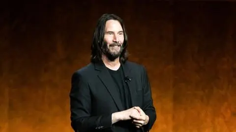 Keanu Reeves z partnerką na ściance