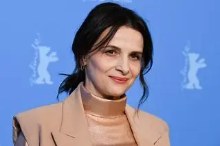 Juliette Binoche ścięła włosy na znak protestu