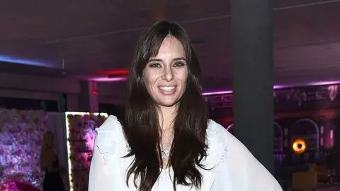 Anna Czartoryska-Niemczycka ubiera choinkę. Fani: "Bardzo pięknie wygląda Pani w ciąży"