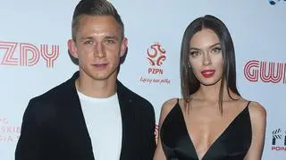 Jakub Rzeźniczak z ukochaną zrobili sobie takie same tatuaże. Wybrali nietypowy wzór