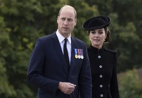 Pałac Kensington opublikował czarno-białe zdjęcia księżnej Kate i księcia Williama. "To nie jest przypadek"