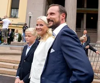 Księżna Mette-Marit, książę Haakan i ich syn Marius