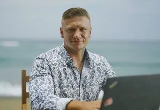 Marek z "HP" pokazał nowe zdjęcie z ukochaną. Zmysłowy kadr zakochanych