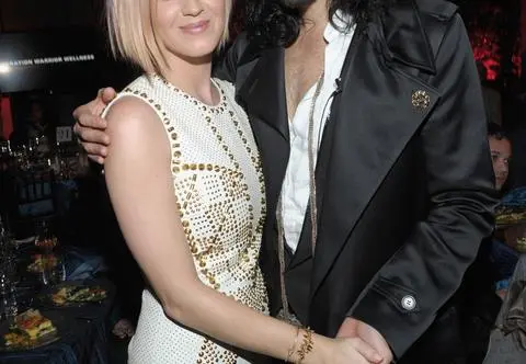 Były mąż Katy Perry został oskarżony o gwałty i napaści seksualne. Wydał oświadczenie