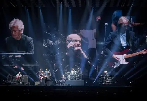 Phil Collins zakończył karierę. Tłumy na ostatnim koncercie "Genesis"
