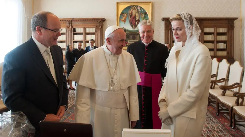 Księżna Charlene i Albert II na audiencji u papieża Franciszka  w 2016 roku