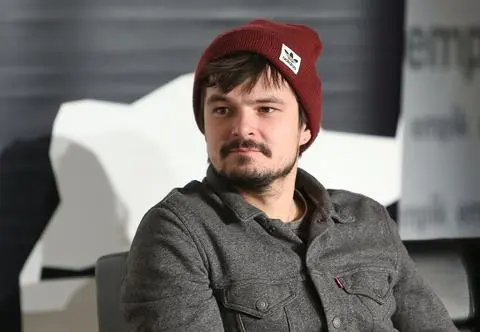 Dawid Ogrodnik w roli ks. Jana Kaczkowskiego. Aktor przeszedł niesamowitą metamorfozę