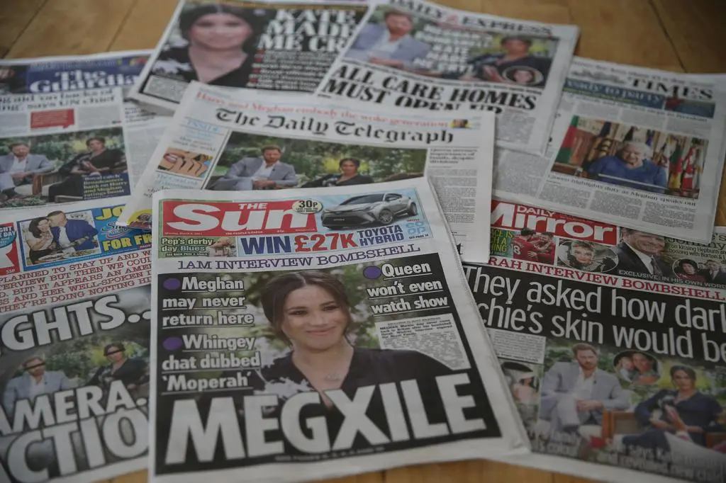 Nagłówki gazet po wywiadzie Meghan Markle i księcia Harry'ego u Oprah Winfrey