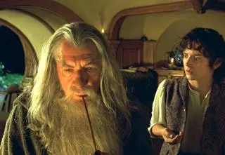 85-letni Ian McKellen spadł ze sceny i trafił do szpitala. Rozległ się krzyk. "Odgłosy mroziły krew w żyłach"
