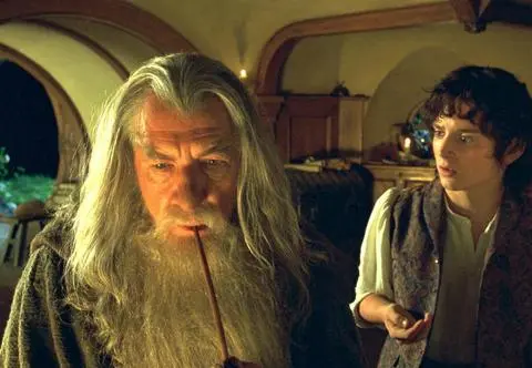 85-letni Ian McKellen spadł ze sceny i trafił do szpitala. Rozległ się krzyk. "Odgłosy mroziły krew w żyłach"