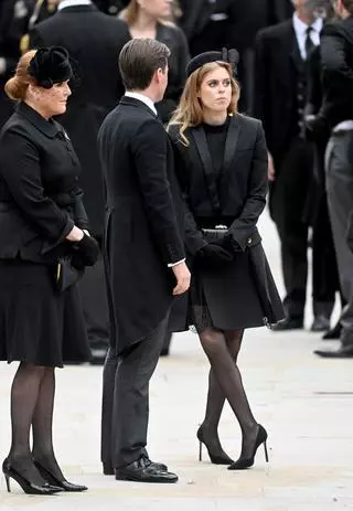 Pogrzeb Elżbiety II: Sarah, księżna Yorku, Edoardo Mapelli Mozzi i księżniczka Beatrice