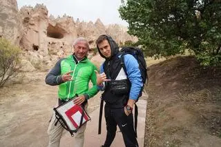 Adam i Dariusz Zdrójkowscy na planie "Azji Express"