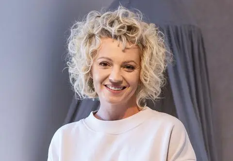 Syn Doroty Szelągowskiej na zmysłowych zdjęciach z aktorką. "Para jak z żurnala"