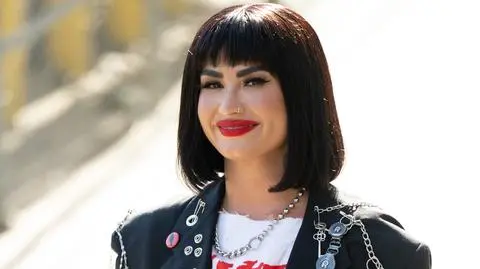 Demi Lovato wraca do zaimków "ona/jej". "Czuję się bardziej kobieco"
