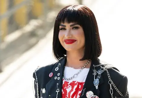 Demi Lovato wraca do zaimków "ona/jej". "Czuję się bardziej kobieco"