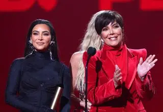 Kim Kardashian rozwiodła się z Kanye Westem. Pomogła jej w tym mama?