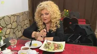 Magda Gessler w restauracji "Sakartvelo" w Zakręcie. W prowadzi do lokalu prawdziwą Gruzję