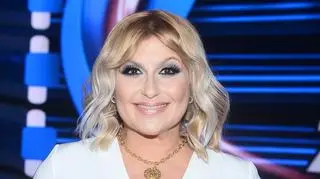 Katarzyna Skrzynecka z córkami na pokazie mody. Jest między nimi ponad 16 lat różnicy