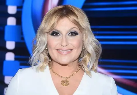 Katarzyna Skrzynecka z córkami na pokazie mody. Jest między nimi ponad 16 lat różnicy
