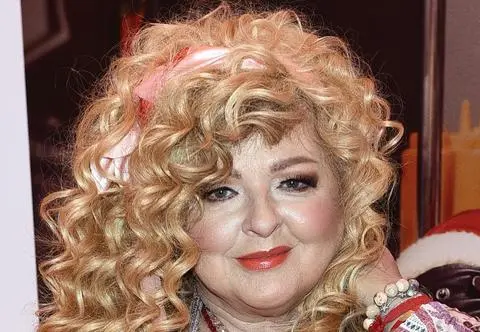 Magda Gessler pokazała pierścionek zaręczynowy. "Pasuje mi? Czarny diament"