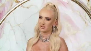 Iza z "Diabelnie boskich" na 40. urodziny wcieli się w Marilyn Monroe. Wymowna reakcja męża