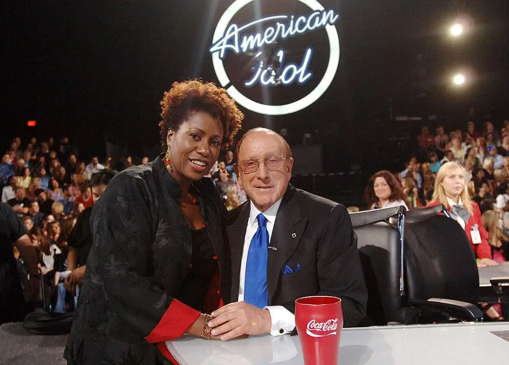 Debra Byrd i Clive Davis