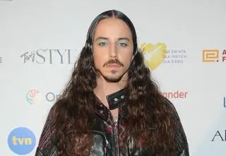 Michał Szpak za rękę z Adi Nowakiem. Wiemy, co ich łączy