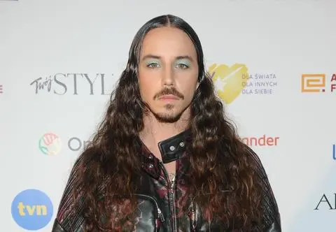 Michał Szpak za rękę z Adi Nowakiem. Wiemy, co ich łączy