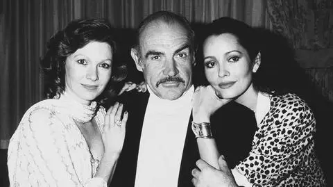 Pamela Salem, Sean Connery i Barbara Carrera 