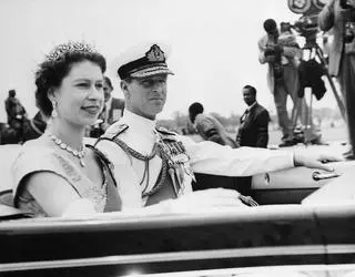 Królowa Elżbieta II w trakcie podróży