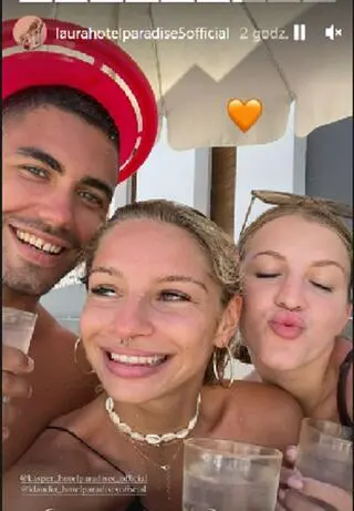 Uczestnicy "Hotelu Paradise" bawią się na wspólnych wakacjach