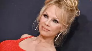 Pamela Anderson rezygnuje z makijażu! Na Fashion Week zjawiła się w naturalnym wydaniu