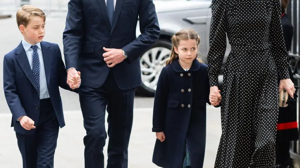 Kate Middleton i książę Wiliam z dziećmi