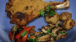 Nóżka z indyka pieczona w worku