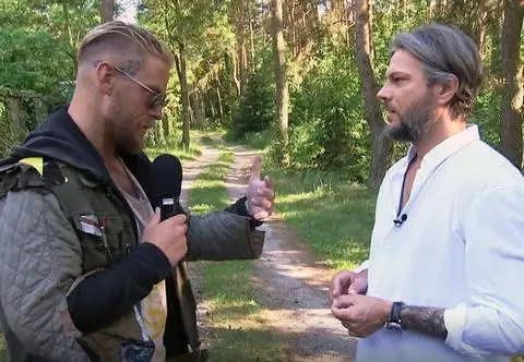 "Apokawixa" z Sebastianem Fabijańskim. Aktor wcieli się w postac zombie