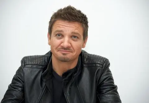 Jeremy Renner pokazał zdjęcie z rehabilitacji. Na twarzy aktora widać grymas bólu