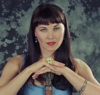 Lucy Lawless  