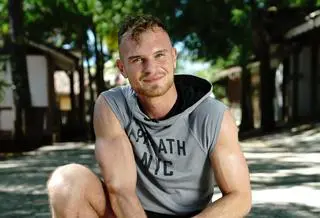 Grzegorz Bartoszek z "Hotelu Paradise"