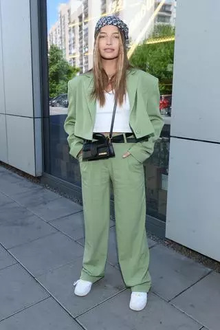 Julia Wieniawa w zielonym garniturze