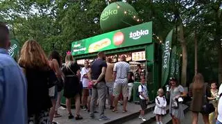 Mobilna Żabka stanie tam, gdzie jej potrzebujesz. Kupisz w niej szybko przekąskę lub napój