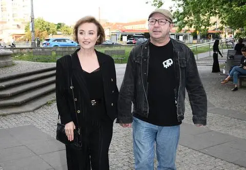 Zbigniew Zamachowski i Gabriela Muskała nie szczędzili sobie czułości na premierze. Miłość kwitnie!