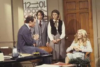 Shelley Smith w sitcomie "The Associates"