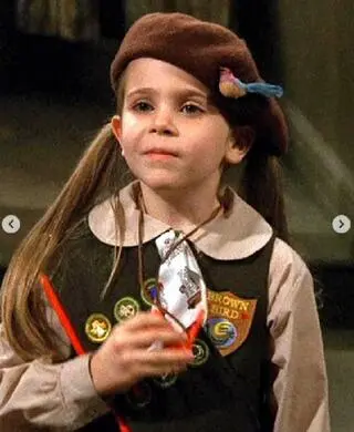 Mae Whitman w serialu "Friends"