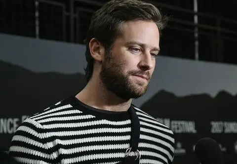 Skandal zniszczył karierę słynnego aktora. Armie Hammer musiał zatrudnić się w hotelu