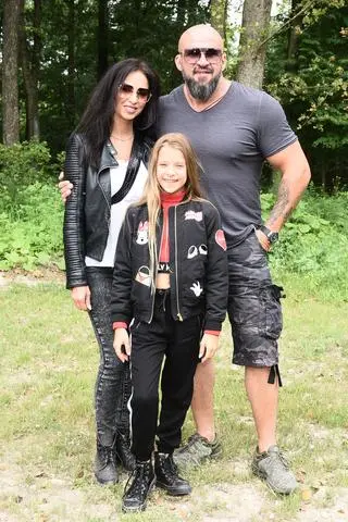 Tomasz Oświeciński z Aleksandrą i córką Mają, rok 2019