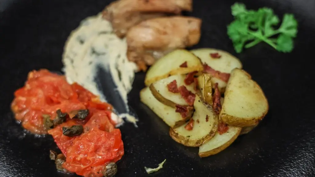 Nogi królicze z ziemniakami confit
