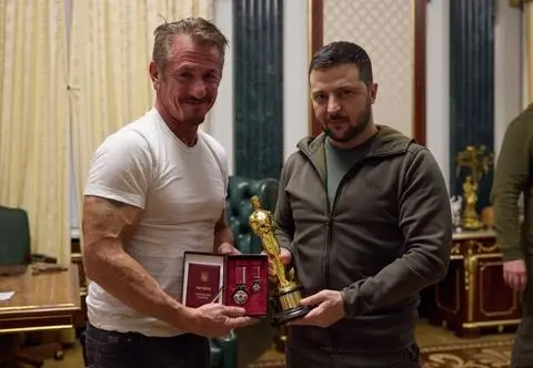 Sean Penn oddał swojego Oscara Wołodymyrowi Zełenskiemu. Nagranie obiegło sieć