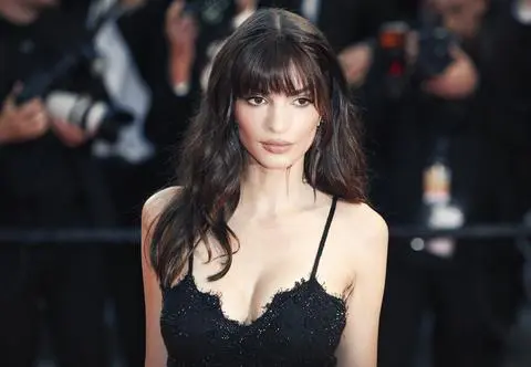 Emily Ratajkowski przyleciała do Polski. Wiemy, jaki może być powód jej wizyty 